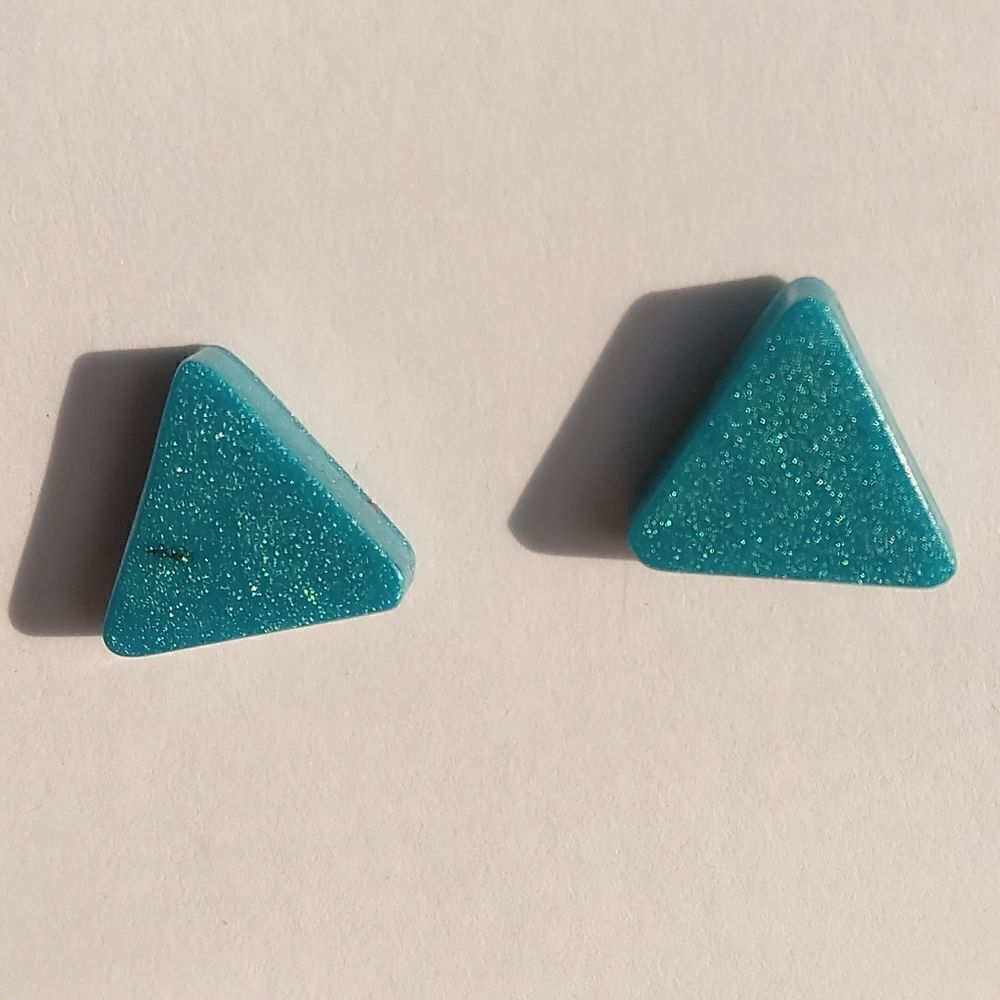 5/$25 Blue resin triangle stud earrings
